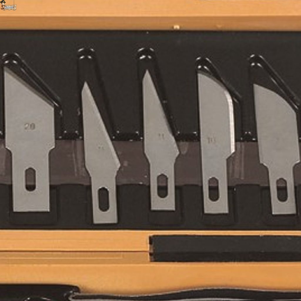 Set cutter y cuchillas de precisión. Kit de 17 piezas en maletín. Esca –