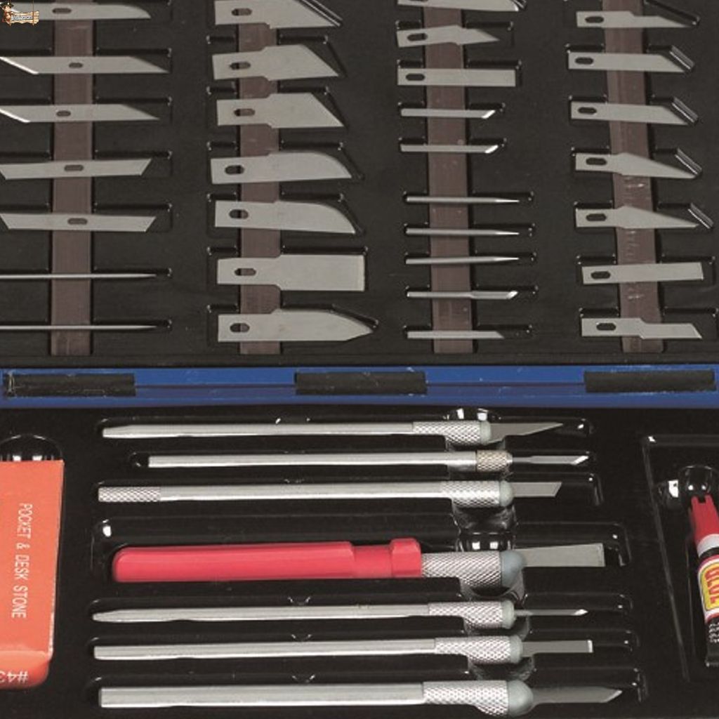 Set cutter y cuchillas de precisión. Kit de 51 piezas en maletín. Esca –